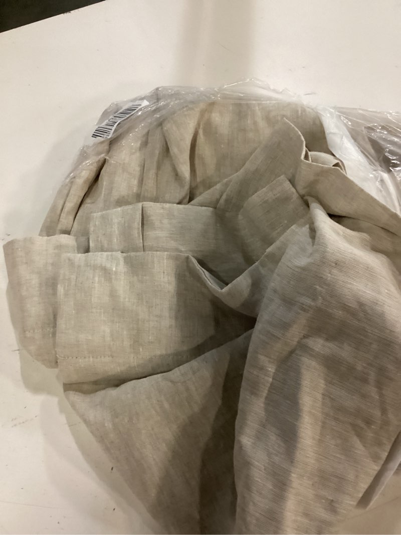 Condition photo showing Good Condition for curtain
