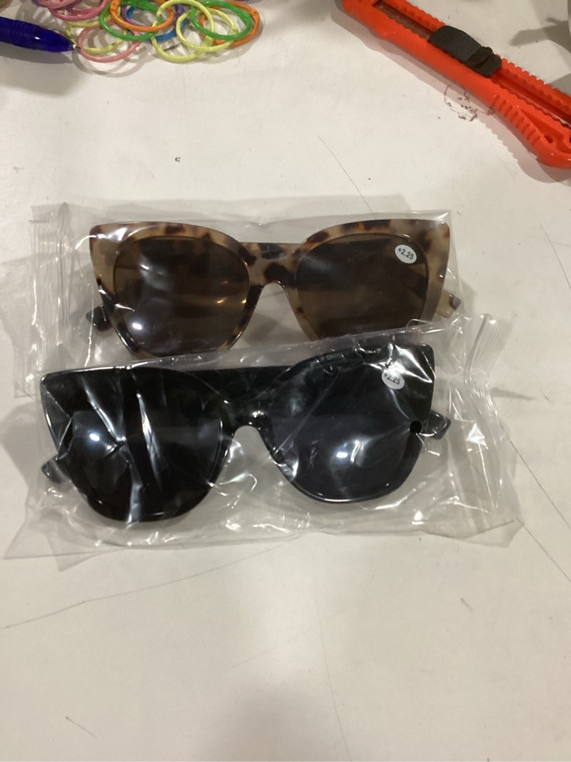 Condition photo showing New/Like New for JM Classic Bifocal Reading Glasses Oversized Cateye Stylish Sunglasses Readers for Women Black & Tortoise 2.25 x