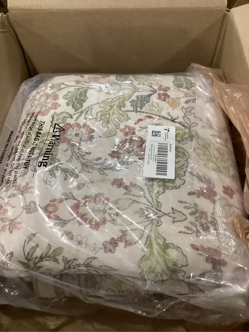 Condition photo showing Good Condition for washable small oriental entryway rug: 3x4 indoor area rugs for kitchen sink 3' x 4' (rectangular) ivory