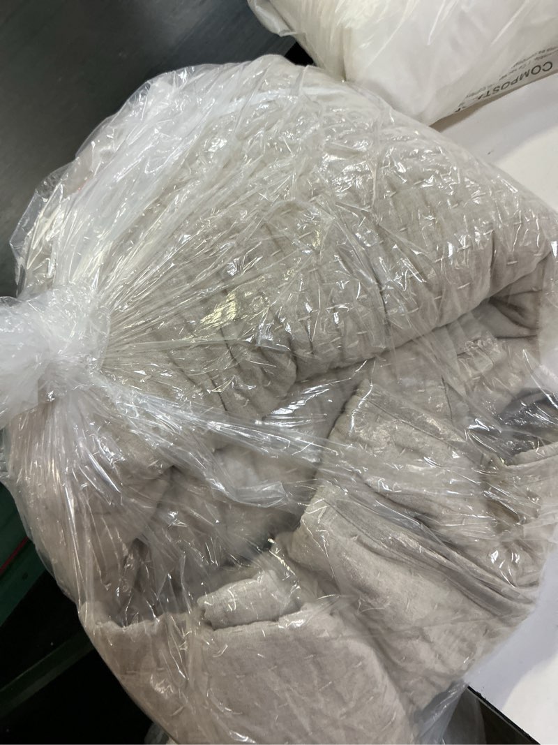 Condition photo showing Good Condition for european linen cotton stitch quilt color: natural size: full/queen