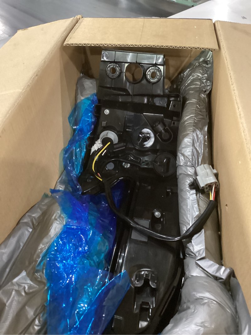Condition photo showing Good Condition for huray outer tail light assembly for toyota sienna 2021-2022 tail lamp replacement 8156008071 driver side (left) outer driver side (left)
