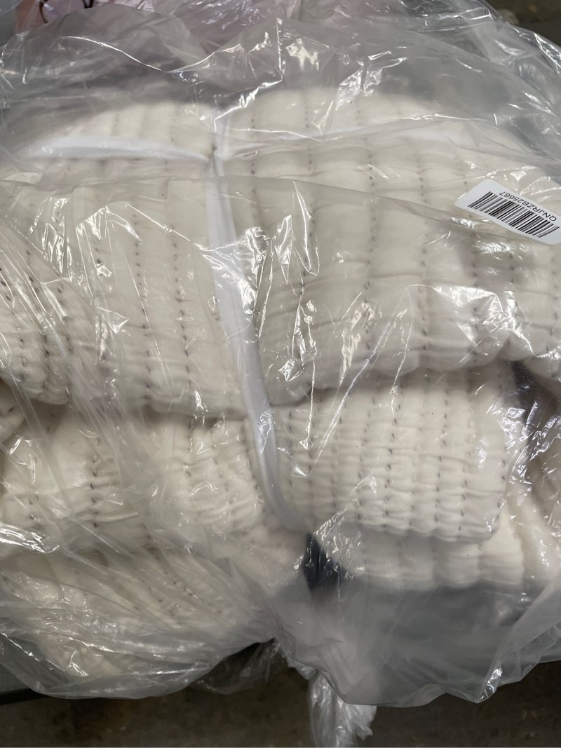 Condition photo showing Good Condition for organic cotton channel stitch coverlet, king/cal king, undyed
