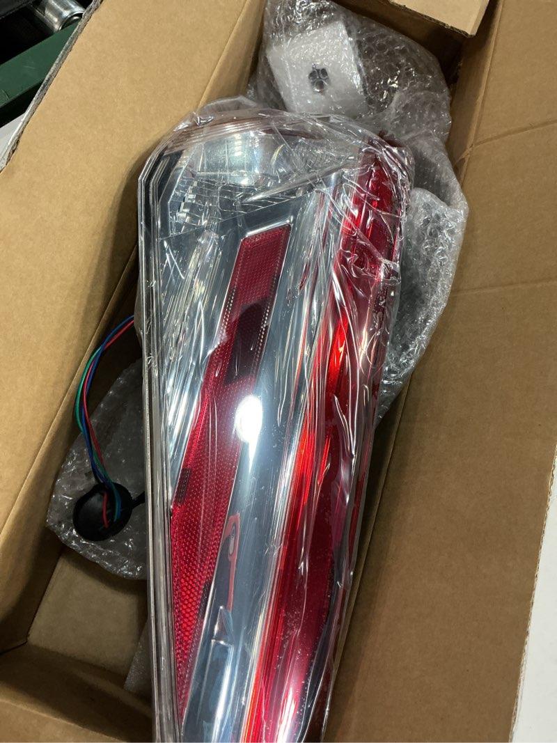Condition photo showing Good Condition for marddpair RH Passenger Side Outer Tail Light Replacement for Toyota Camry 2018-2020 Right Tail Lamp 8155006720 TO2805134