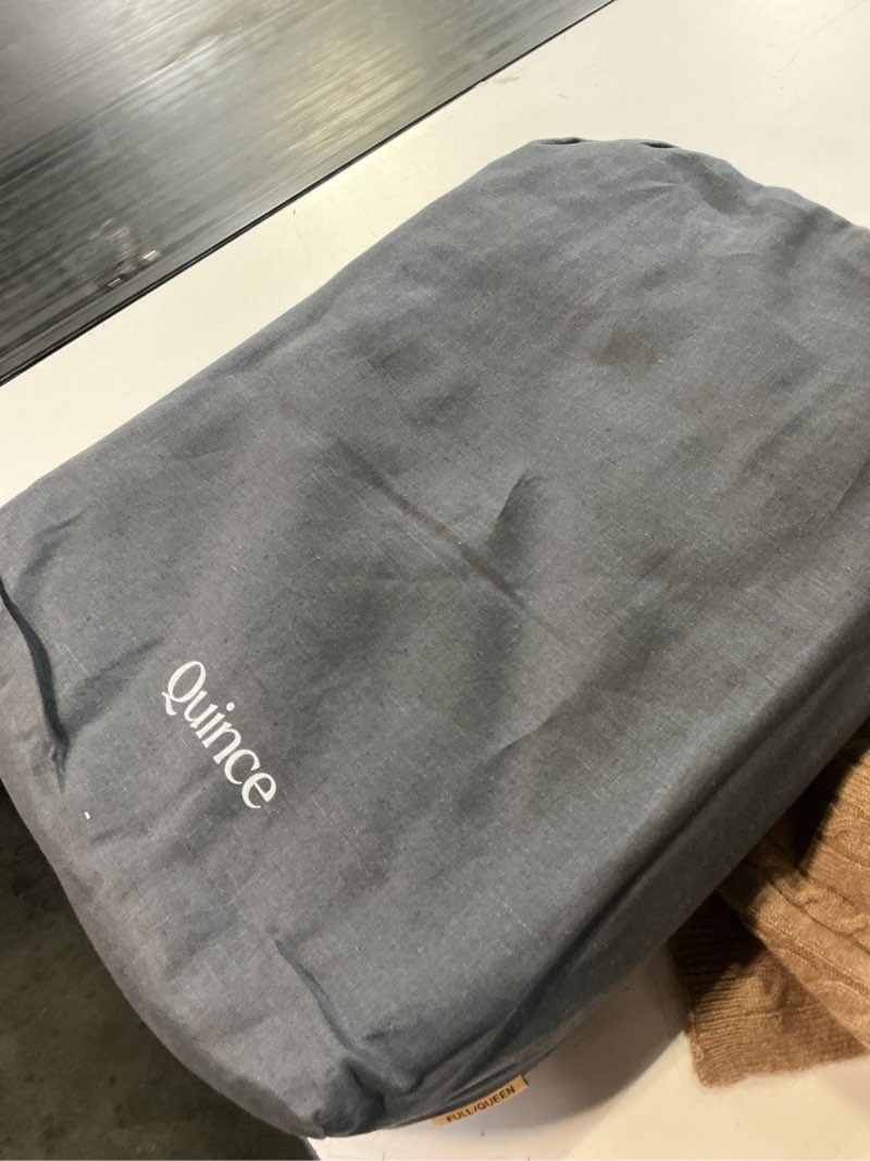 Condition photo showing Good Condition for european linen sheet set solid: charcoal(queen)