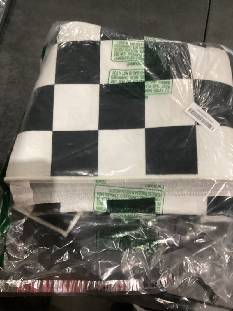 Condition photo showing Good Condition for Terrug Black and White Checkered Rug for Bedroom,4x6 Area Rugs Washable with Non Slip for Living Room,Soft Low Pile Stain Resistance Retro Carpet for Dorm Kids Room Black & White 4' x 6' (Rectangular)