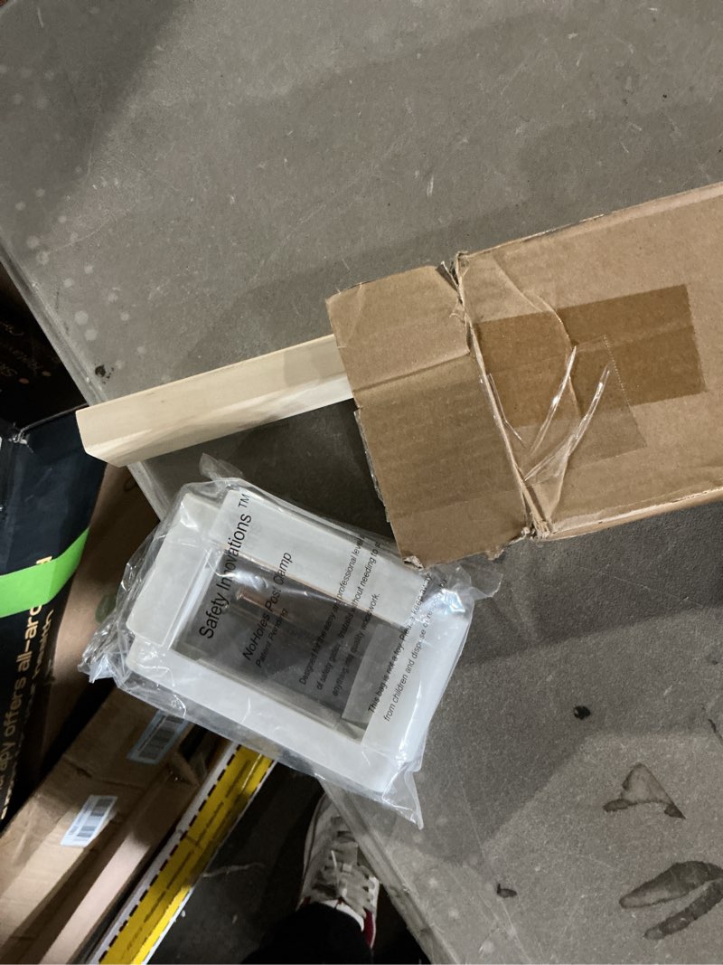 Condition photo showing Good Condition for safety innovations no hole stairway baby gate mounting kit - fits posts from 2 3/4 inches to 3 1/2 inches wide with square or round tops - no adhesives on or screws in your posts, (1-pack)