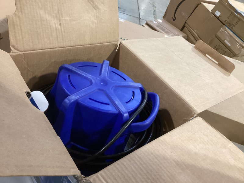 Condition photo showing Good Condition for little giant select series lg-apcp1700 1/3 hp, 1745 gph, automatic, submersible, swimming pool cover pump with 25-ft. cord, dark blue, 14942691