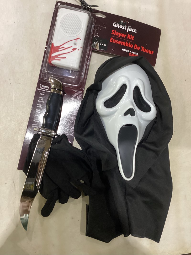 Condition photo showing Good Condition for fun world officially licensed ghost face slayer kit with voice changer.