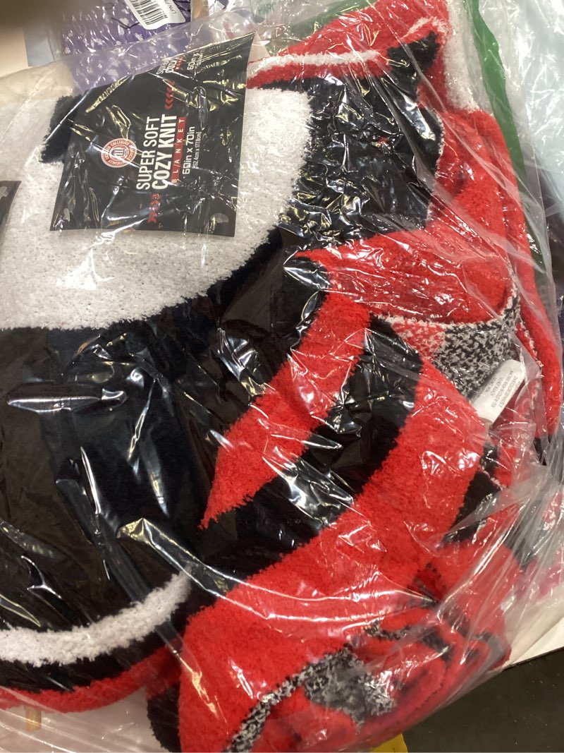 Condition photo showing New/Like New for ncaa georgia bulldogs vintage arch cozy knit blanket