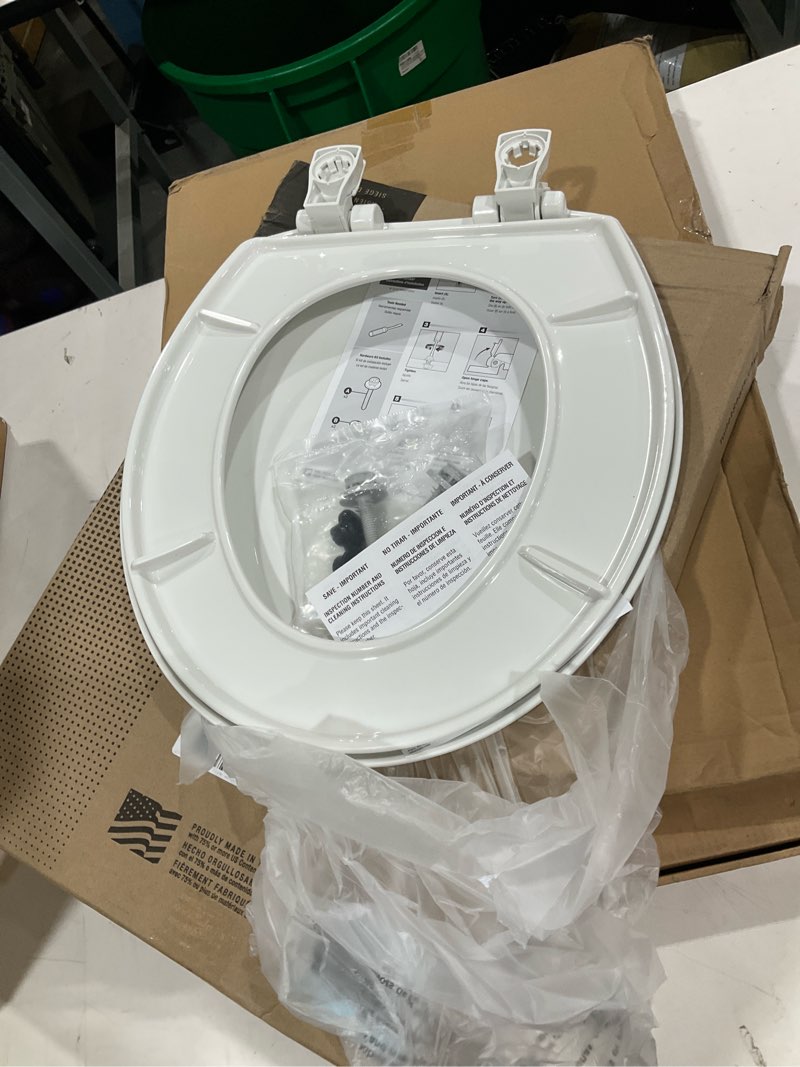 Condition photo showing New/Like New for bemis 730slec slow close toilet seat, easy clean hinges and durable plastic seat, made in usa, round, white