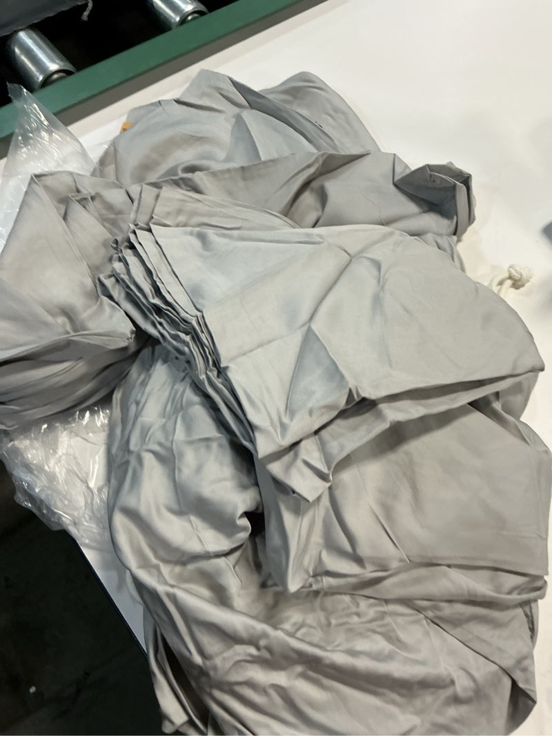 Condition photo showing Good Condition for bamboo fitted sheet set, queen, light grey