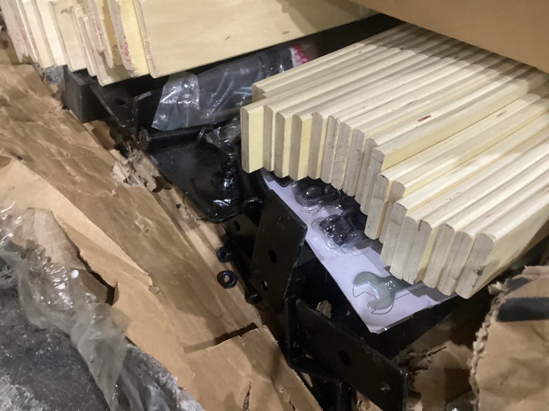 https://lotting-media.assets.bidfta.com/lotting_c5eecd46-4ad9-435d-a281-49a86017b8b2