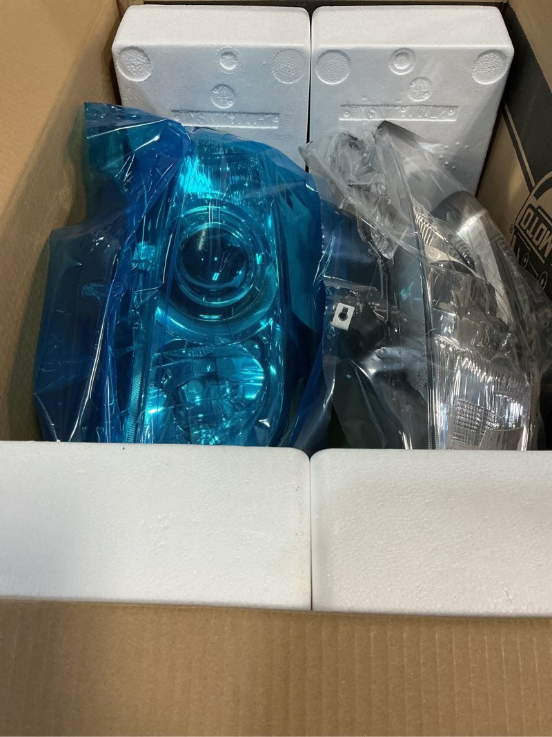 Condition photo showing New/Like New for weelmoto headlights assembly compatible with 2011-2020 toyota sienna headlamp replacement chrome housing amber reflector driver & passenger side clear lens i chrome housing i amber reflector oe replacement