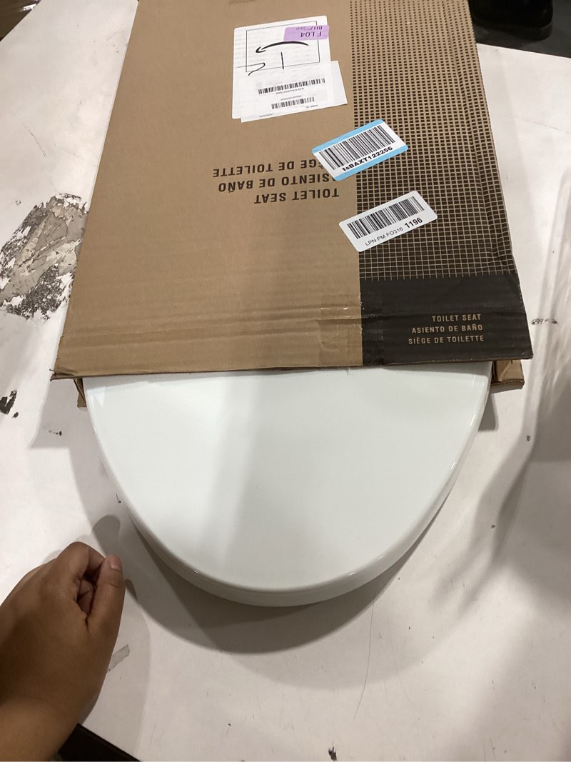 Condition photo showing Good Condition for bemis 170 durable plastic toilet seat, elongated, white