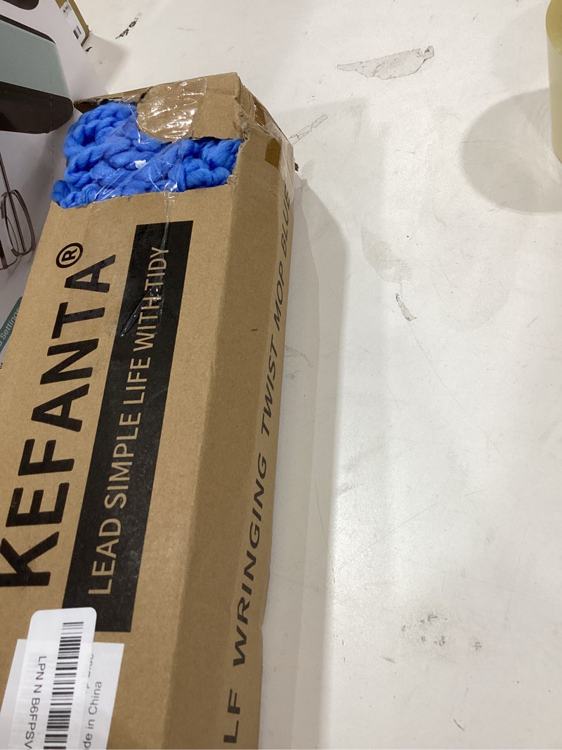 Condition photo showing New/Like New for 4 piece handle 1 mop