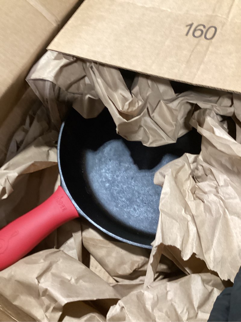 Condition photo showing Good Condition for lodge seasoned cast iron skillet - quality frying pan for the stove, oven, grill & campfire - includes silicone hot handle holder - non-toxic, nonstick & long-lasting - 12 inches