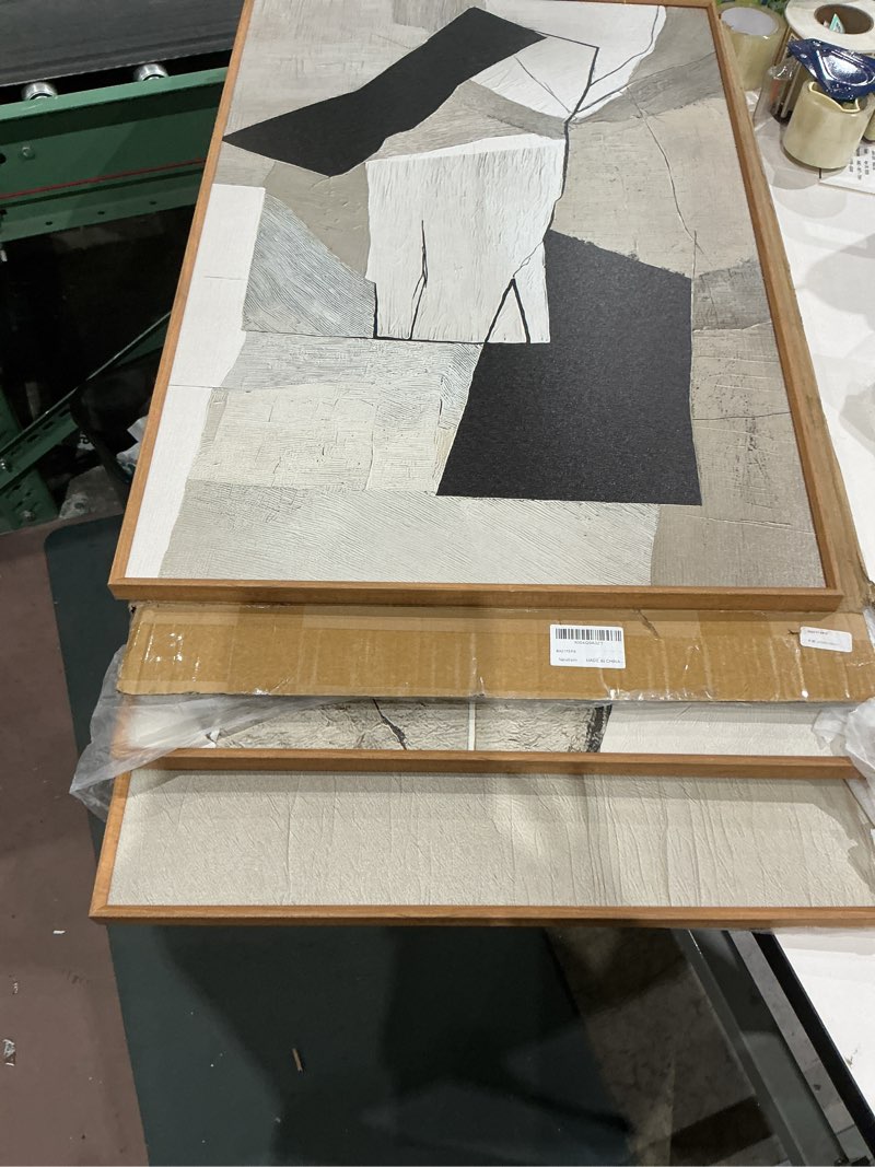 Condition photo showing New/Like New for  wall art 3 piezas