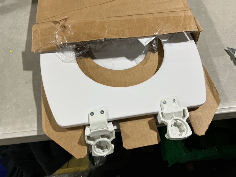 Condition photo showing Good Condition for bemis 1500ec 390 lift-off wood elongated toilet seat, cotton white (pack of 1)