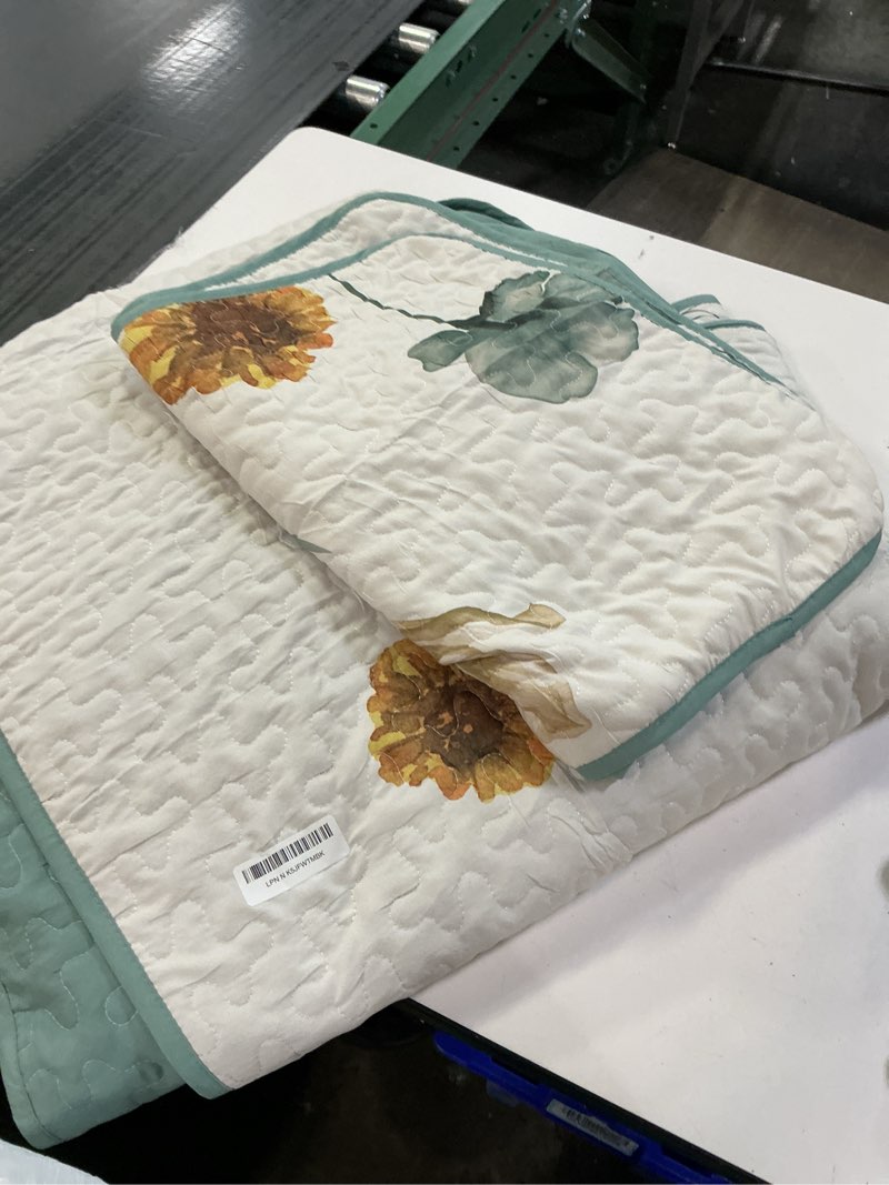 Condition photo showing As Is for WONGS BEDDING Floral Quilt Set Full,Green Yellow Floral Botanical Bedspread Bedding Set with 2 Pillowcase,Lightweight Spring Farmhouse Coverlet Set for All Season (78\"x90\") Full(78\"x90\") Aqua