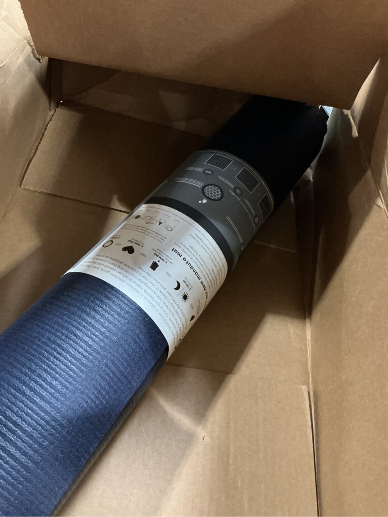 Condition photo showing Good Condition for manduka pro yoga mat - 6mm | lifetime durability | hygienic construction | premium studio quality | teacher approved midnight 71" x 26"