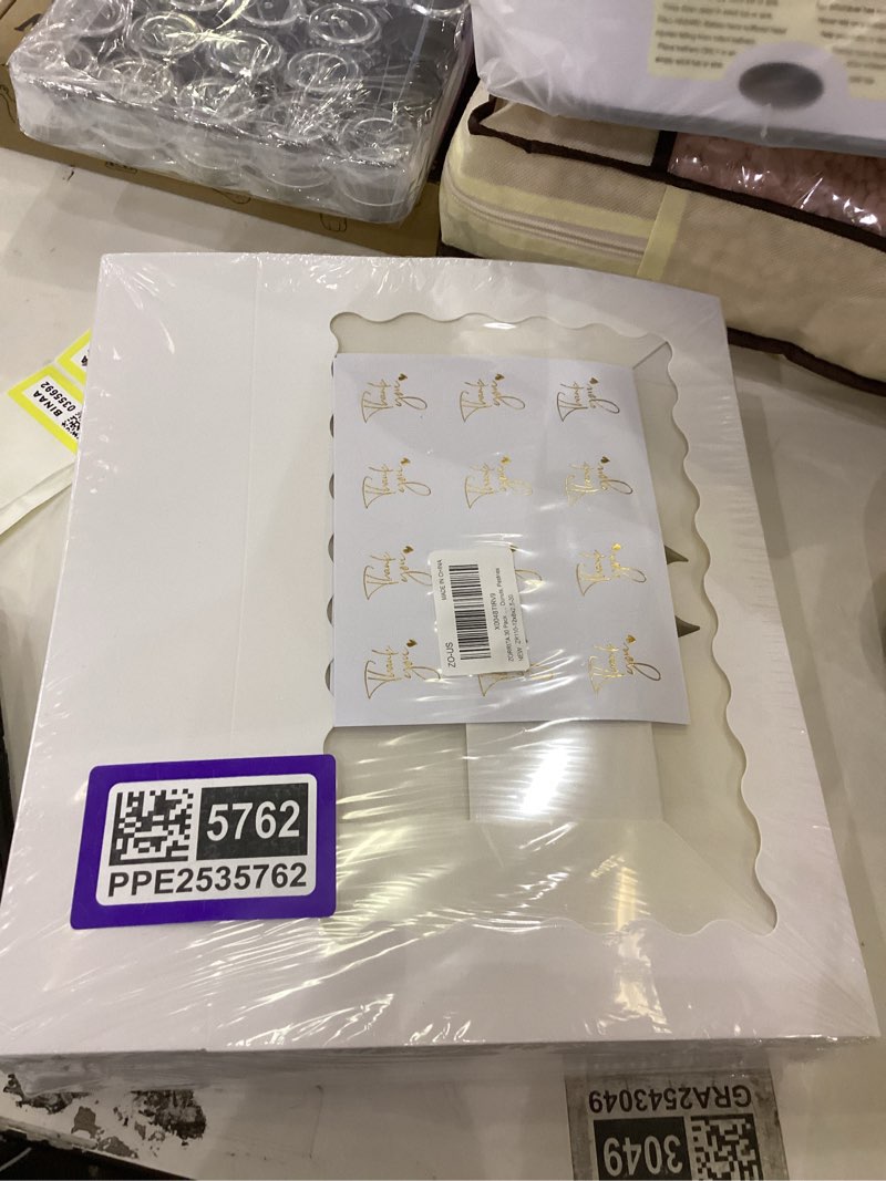 Condition photo showing New/Like New for ZORRITA 30 Pack Auto Pop-up Cookie Boxes with Window, 12" x 8" x 2.5" White Bakery Boxes Treat Boxes for Chocolate Covered Strawberries, Breakable Heart, Sugar Cookies, Cake Pops, Donuts, Pastries 12 x 8 x 2.5 Inches