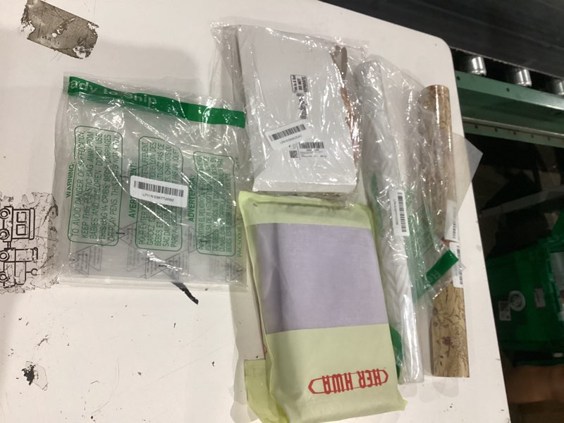 Condition photo showing As Is for  assorted accessories for home decoration
