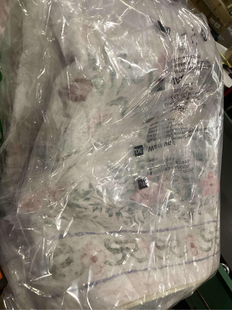 Condition photo showing Good Condition for area rug