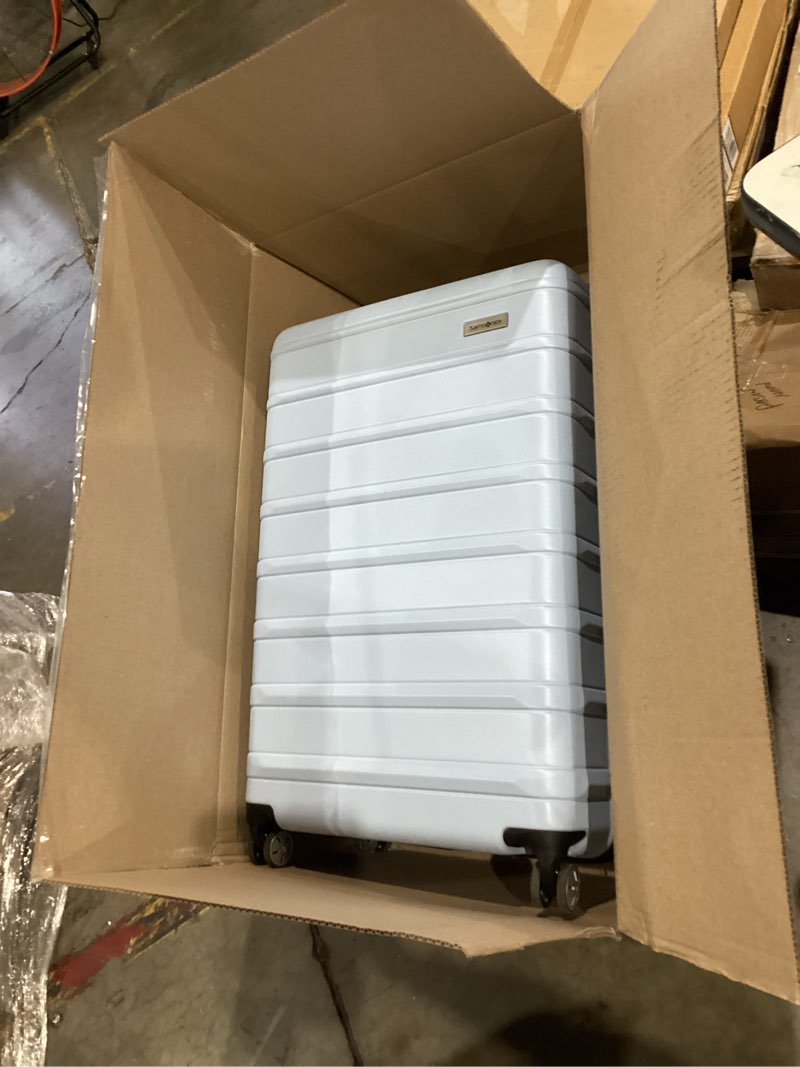 Condition photo showing Good Condition for samsonite omni 2: 24-inch medium checked hardside luggage with 360° spinner wheels - scratch resistant hardshell - tsa lock - expandable polycarbonate shell for lightweight travel - pale blue checked-medium spinner pale blue