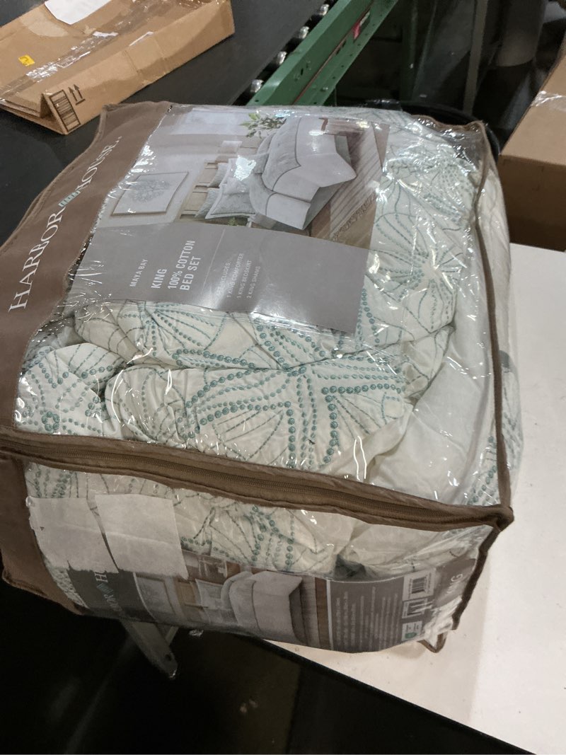 Condition photo showing Good Condition for harbor house cotton comforter set - coastal oceanic sealife design, all season down alternative bedding with matching shams, bedskirt, maya bay, seafoam blue king(108\"x96\") 4 piece maya bay, seafoam blue king(110\"x96\")
