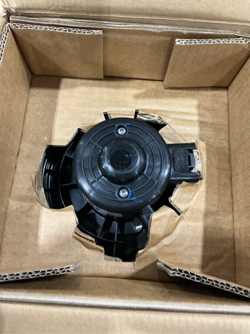 Condition photo showing Good Condition for front blower motor for 2000 2001 2002 2003 2004 2005 2006 chevy tahoe silverado avalanche suburban, 2000-2006 gmc sierra yukon, 2003-2006 cadillac escalade 700089 front blower motor