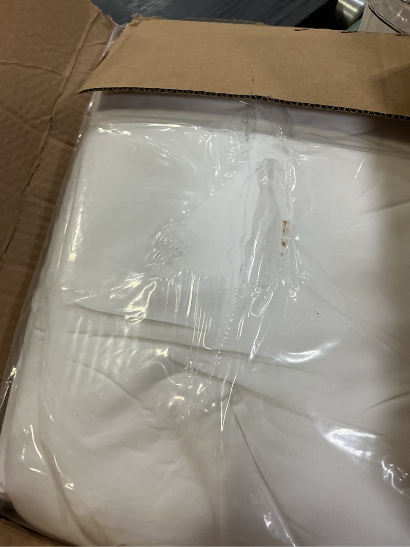 Condition photo showing New/Like New for 10 pack white round tablecloths, 120 inch stain resistant and wrinkle polyester fabric washable table clothes cover for kitchen dining, wedding, reception banquet, birthday party, buffet restaurant white 120 in round, 10 pack