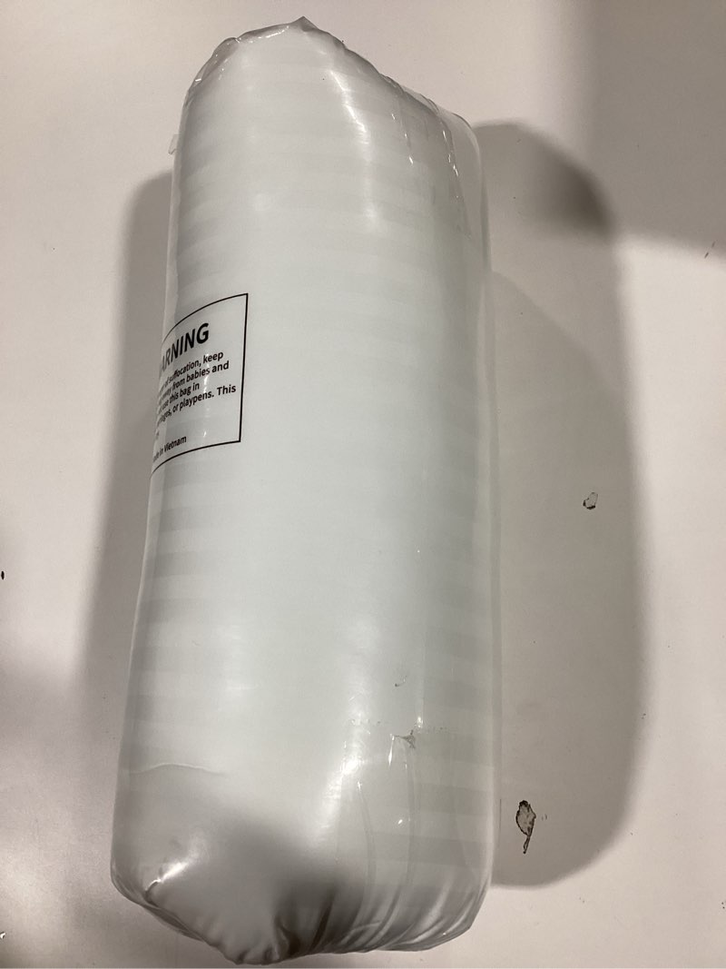 Condition photo showing Good Condition for (Single pillow) similar to EIUE Hotel Collection Bed Pillow