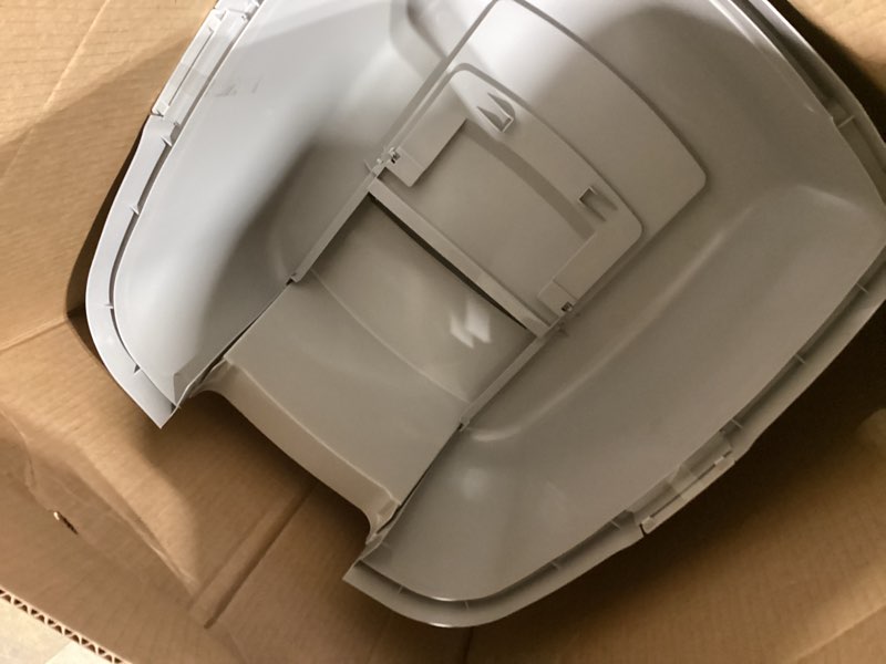 Condition photo showing Good Condition for IRIS USA Jumbo Enclosed Cat Litter Box with Front Door Flap and Scoop, Covered Kitty Litter Box with Handle and Buckles for Portability and Privacy, Gray
