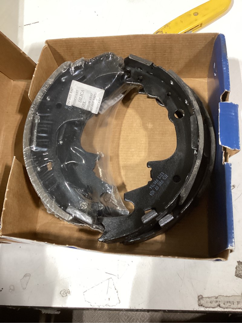 bosch bs704r blue drum brake shoe set - compatible with select ford ranger; mazda b2300, b2500, b3000, b4000; rear
