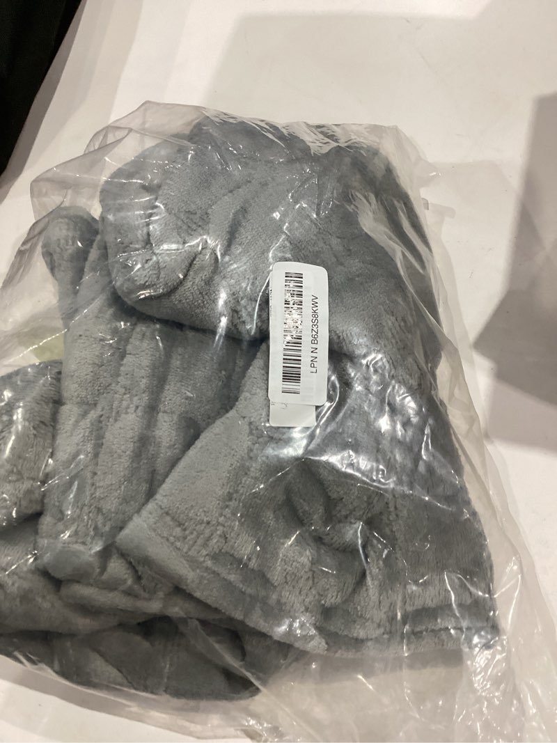 Condition photo showing Good Condition for Velvet Throw Pillow Covers(Pack of Two, Dark Grey) 22×22 Inch Decorative Pillows Cover Neutral Soft Chenille Couch Pillows with Zipper Aesthetic for Living Room and Bedroom Dark Grey 22" x 22" (Pack of 2)