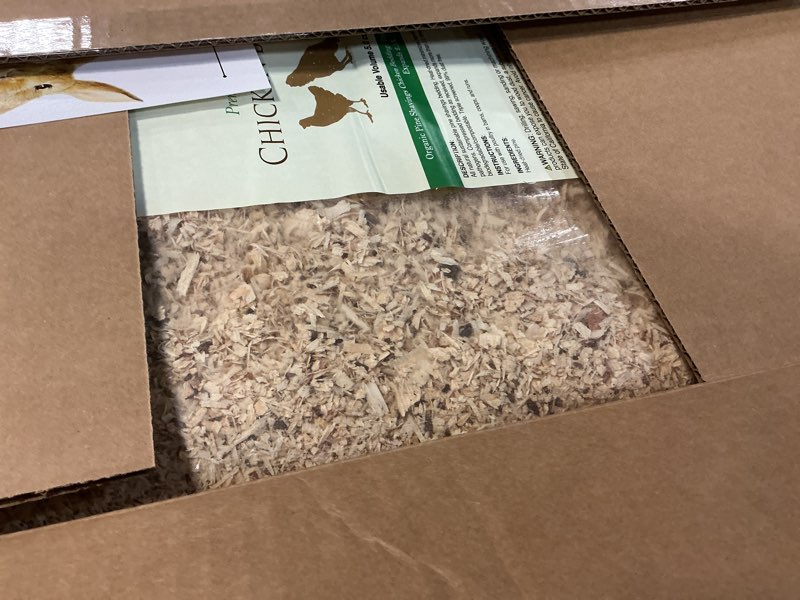 Condition photo showing Good Condition for Small Pet Select Pine Shavings Chicken Bedding, Chicken Coop Bedding, Wood Shavings, Great for Hen Nesting Boxes and Chick Brooders, 141L