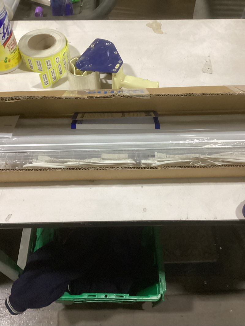 Condition photo showing New/Like New for Barrina (6 Pack LED T5 Integrated Single Fixture, 4FT, 2200lm, 6500K Super Bright White, 20W Utility LED Shop Light, Ceiling and Under Cabinet Light, Corded Electric with ON/Off Switch, ETL Listed 6500k Super Birght Light 4 Feet