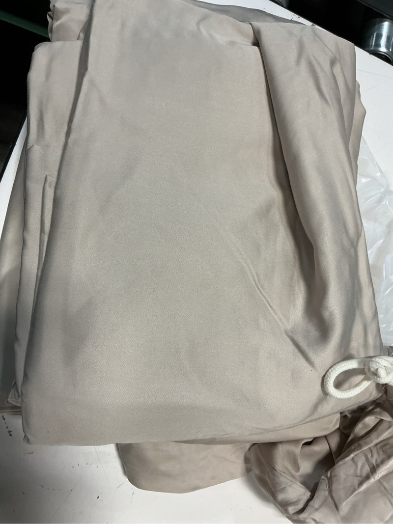 Condition photo showing Good Condition for bamboo sheet set queen 