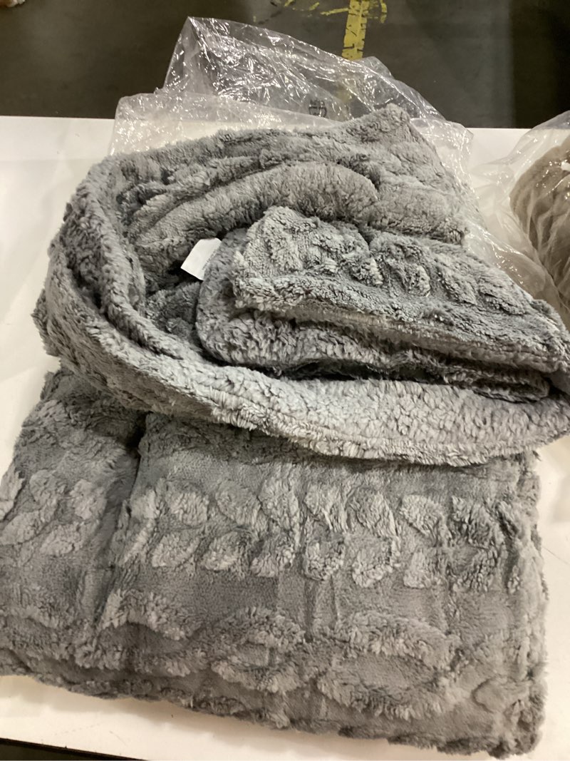 Condition photo showing Good Condition for (size unknown, similar design to stock photos) phf ultra soft flannel fleece blanket, lightweight 3d jacquard fleece blanket, no shedding, no pilling, luxury 340gsm aesthetic fluffy cozy bedding for bed room decor, frost gray