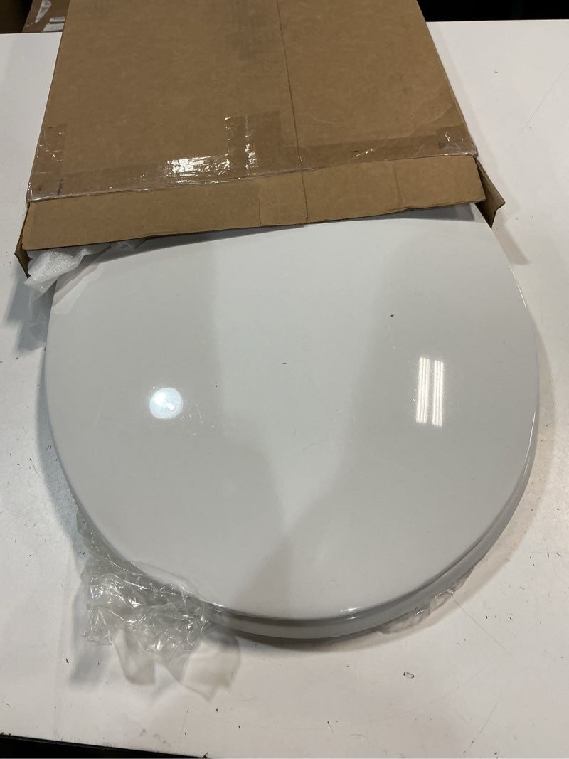 Condition photo showing Good Condition for centoco 200-001 round plastic toilet seat, closed front with cover, heavy duty hinge, regular duty residential or light weight commercial use, white