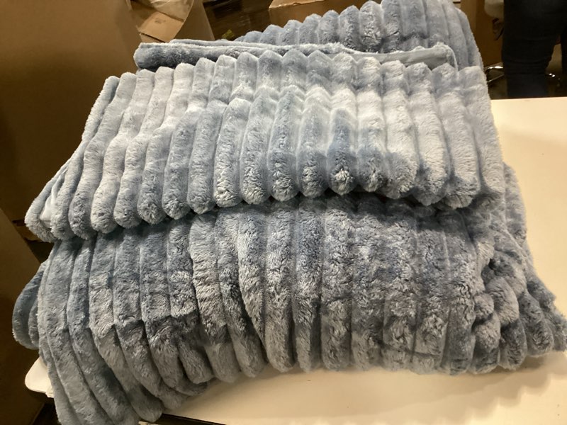 Condition photo showing Good Condition for BEDELITE Fleece King Comforter Set -Super Soft & Warm Fluffy Blue Fog Bedding, Luxury Fuzzy Heavy Bed Set for Winter with 2 Pillow Cases Blue Fog King