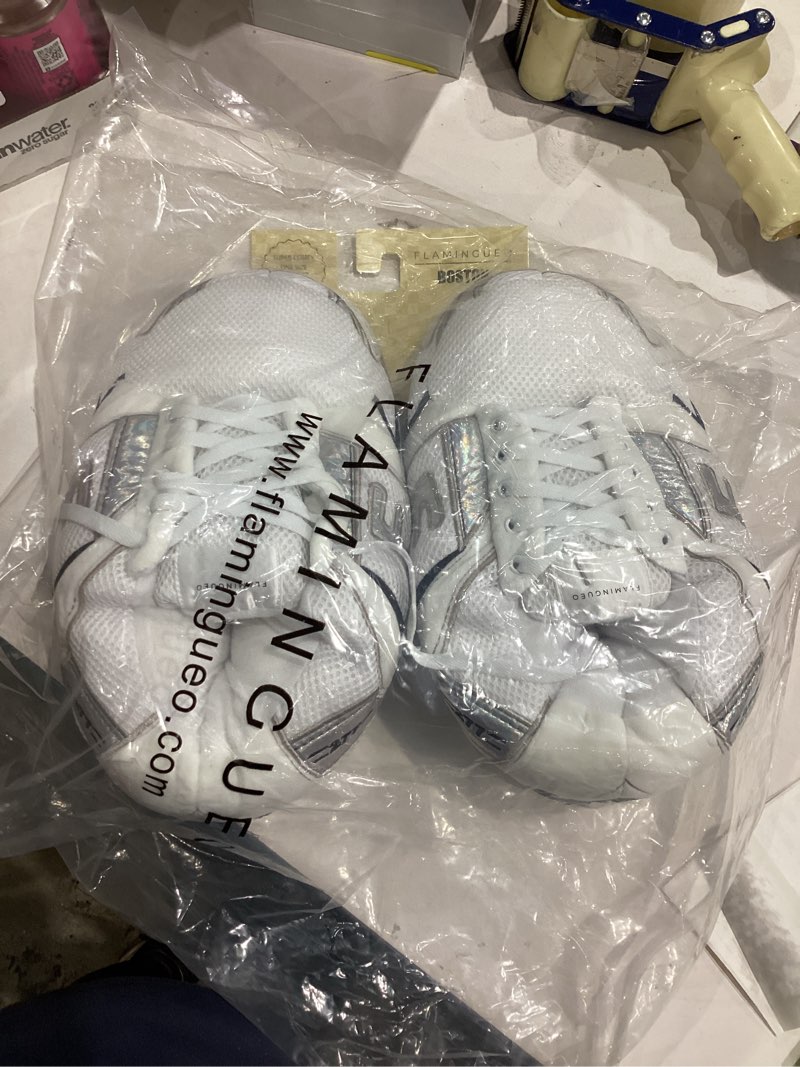 Condition photo showing New/Like New for Flamingueo slippers