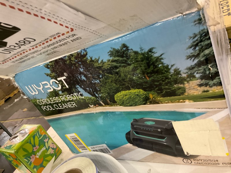 Cordless Robotic pool cleaner