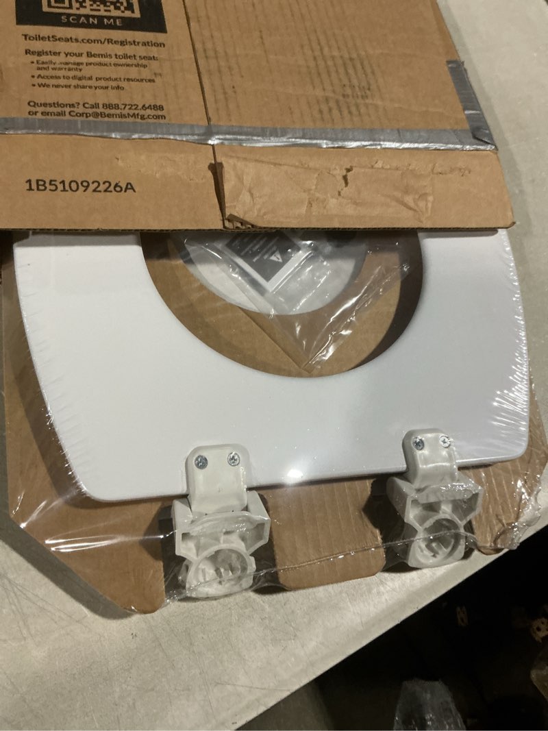 Condition photo showing Good Condition for bemis 1500ec 390 lift-off wood elongated toilet seat, cotton white (pack of 1)