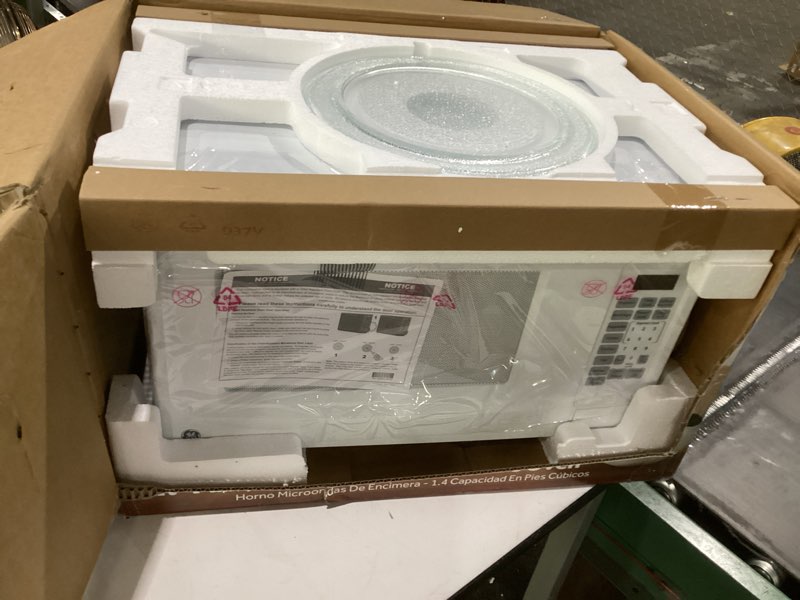 Condition photo showing Good Condition for ge® 1.4 cu. ft. countertop microwave oven 1.4 cu.ft. white, not tested
