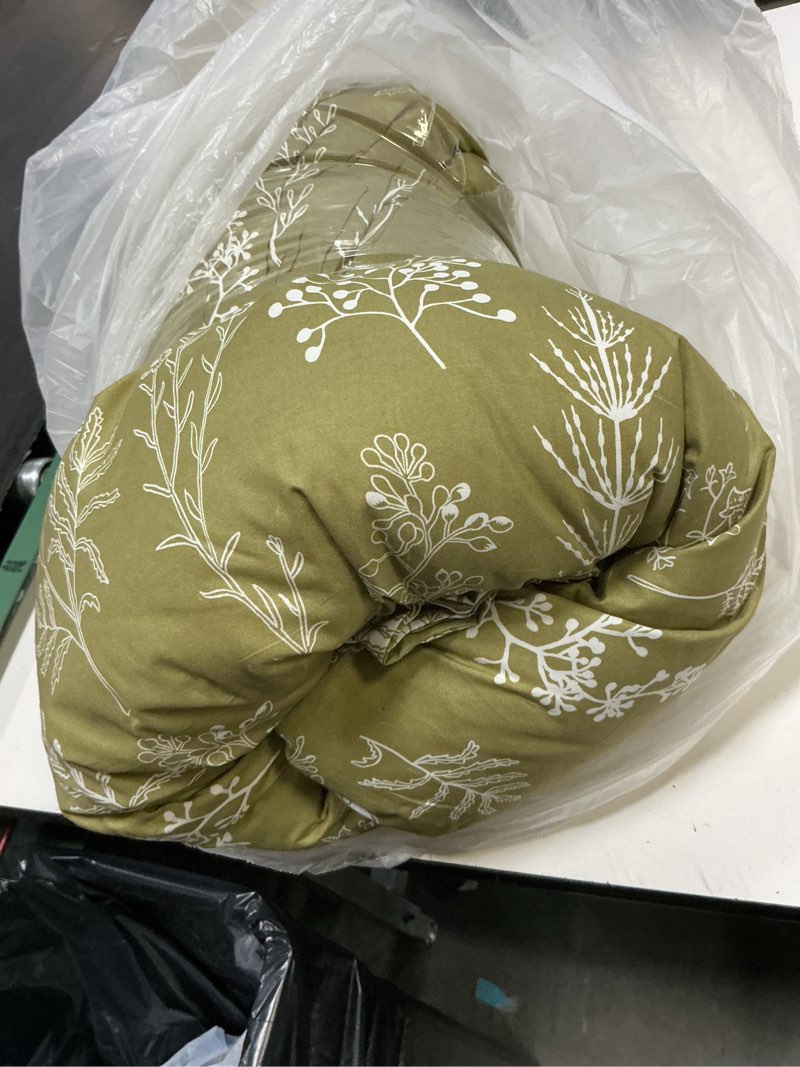 Condition photo showing As Is for bedsure full comforter set - olive green bed set, 3 pieces cute floral bedding, 1 soft reversible botanical flowers comforter and 2 pillow shams full 02 - olive green