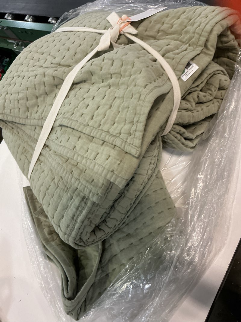 Condition photo showing Good Condition for european linen cotton stitch quilt set size: full/queen color: willowleaf