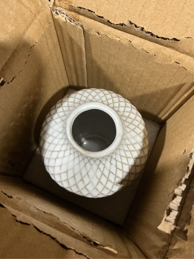 Condition photo showing New/Like New for Small Boho Vase for Decor,Rustic Farmhouse Vase for Pampas Grass,Eucalyptus Set and Tiny Stem Flowers,Ceramic Vintage for Centerpieces, 5.3 Inch -Rhombus, Embossment