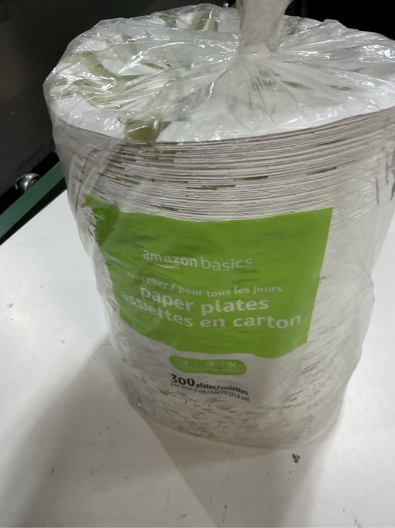 Condition photo showing New/Like New for amazon basics everyday paper plates, 8 5/8 inch, disposable, 300 count