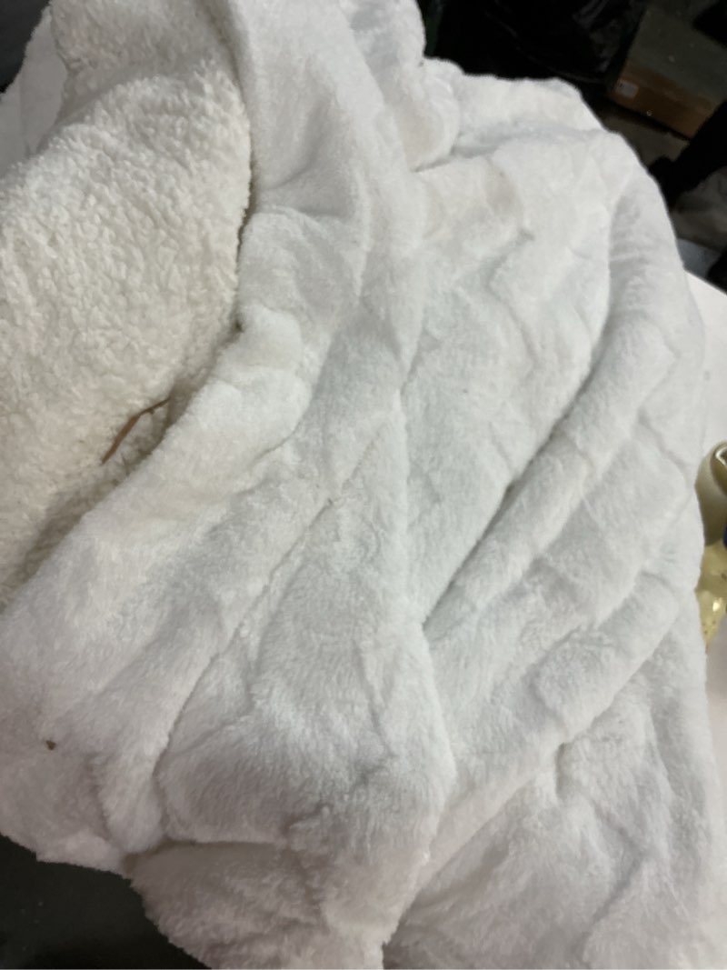 Condition photo showing As Is for Berkshire Sherpa & Velvetloft Comforter Set King, Luxuriously Warm Fleece Reversible Microfiber Plush Bedding Set with 1 Comforter(90"x104") and 2 Pillow Shams(24"x40"), Sour Cream Sour Cream King (90"x104")